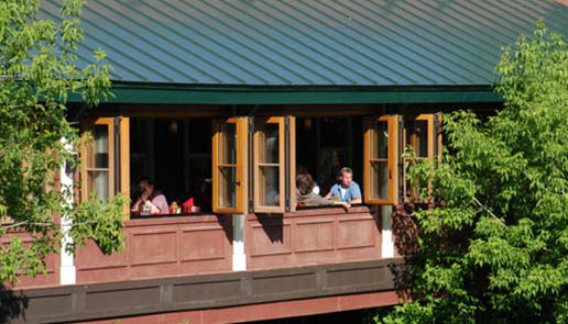 Restaurant deck dinning in Montpelier, VT | Sarducci’s Restaurant & Bar